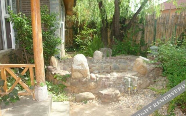 Yingyuetan Hotspring Hotel