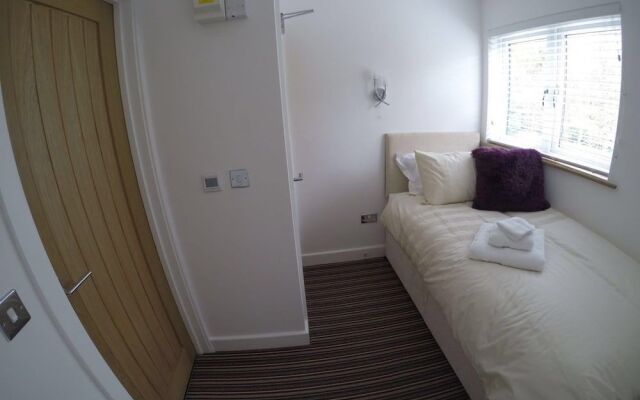 Deepcut Lodge Bed and Breakfast Self Service