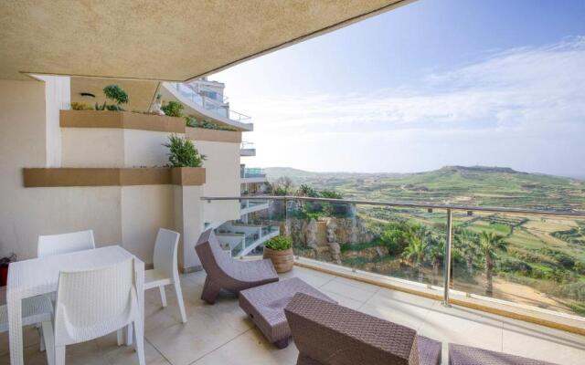 Apartment with pool-Hosted by Sweetstay