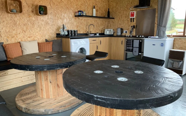Acdc Glamping, Campervan , Caravan and Tent Resort