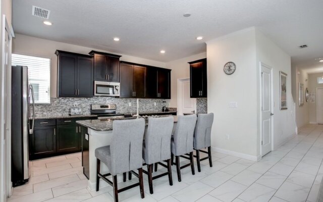 1585tempo 5 Bedroom Home by RedAwning