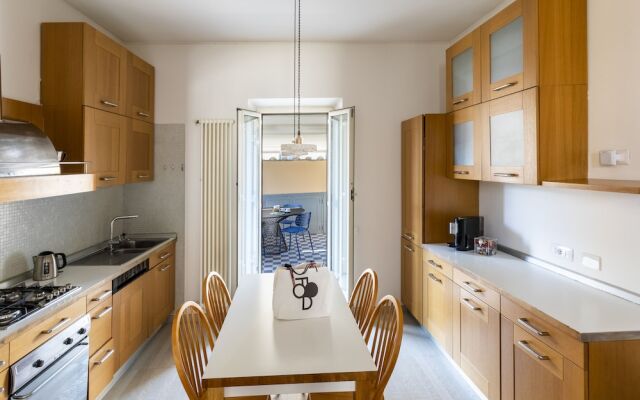 ROMAC - Condotti with terrace