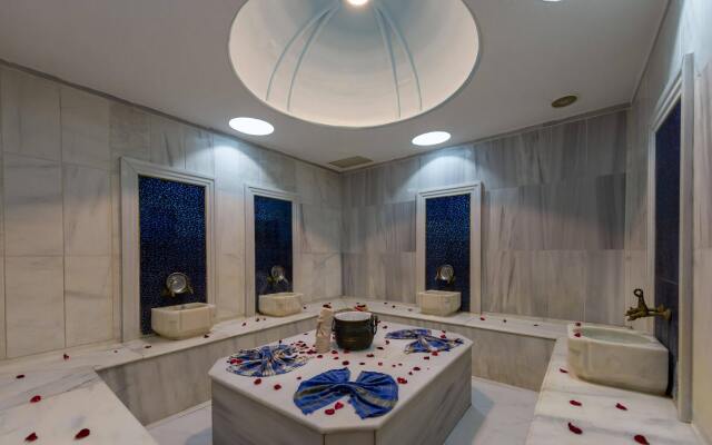 Nova Plaza Crystal Hotel