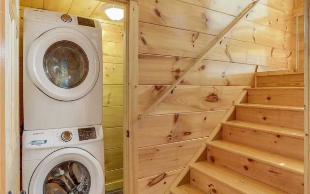 Splash of Moonshine - Two Bedroom Cabin