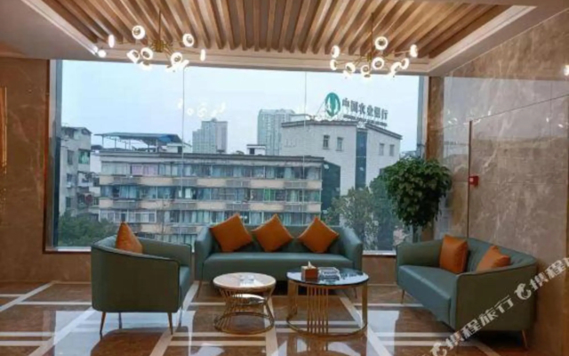 Yijia Lijing Hotel(怡家丽景酒店（遂宁中央商务区步行街店）)