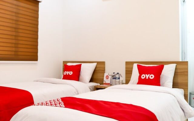 OYO 1191 Monalisa Residence And Cafe