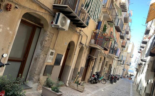 Vitrani's house apartments Cefalù