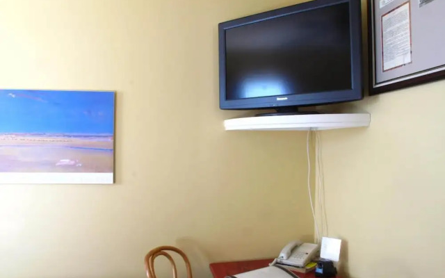 Brigantine Inn & Suites