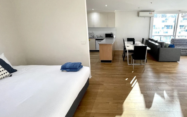Readyset Apartments at Dockside