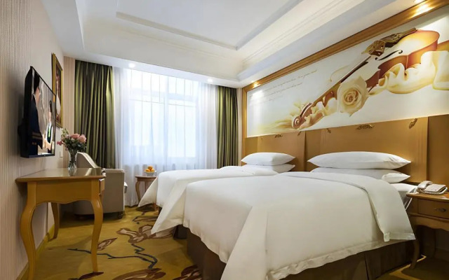 Vienna Hotel (Huidong and Run Pedestrian Street)