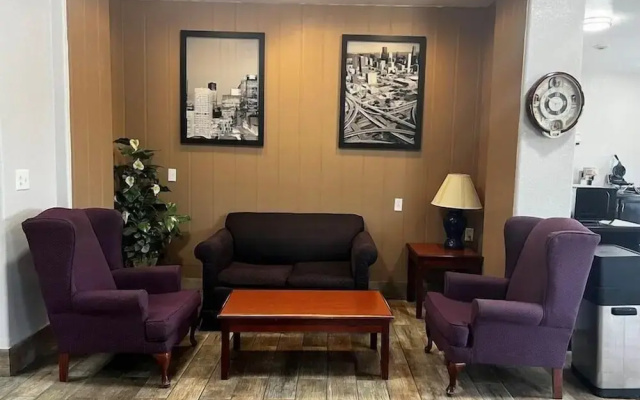 Hotel Piney Woods