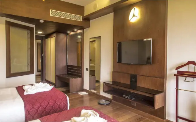 Kpm Tripenta Hotel