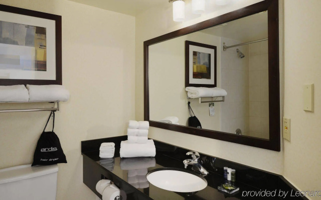 Holiday Inn Ottawa Dwtn - Parliament Hill by IHG