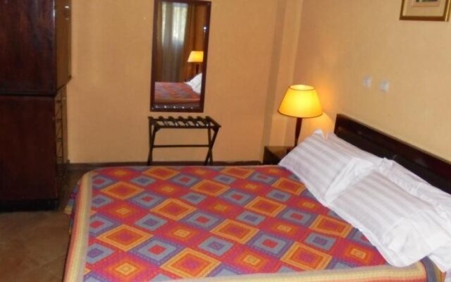 The Lions Den Hotel