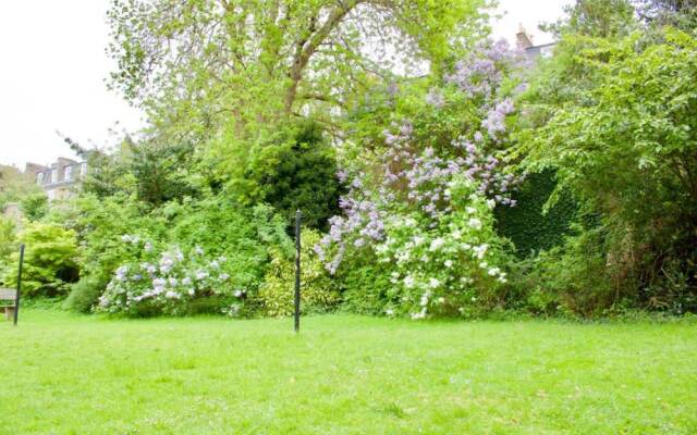 2 Bedroom Flat In Comely Bank