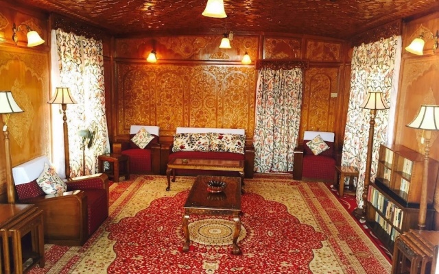 Akbar Group Of Heritage Houseboats – Guest Rooms – Srinagar