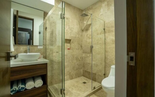 Stylish Studios Pool Near Beach