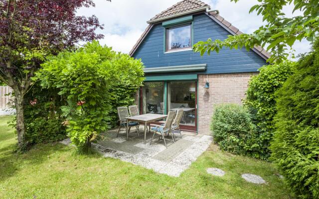 Lovely holiday home in Wolphaartsdijk close to the lake
