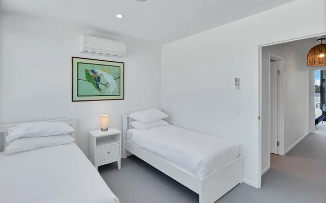 Modern 2-bedroom Apartment With Pool Access