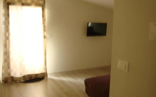 appartamento in moderna villa con piscina
