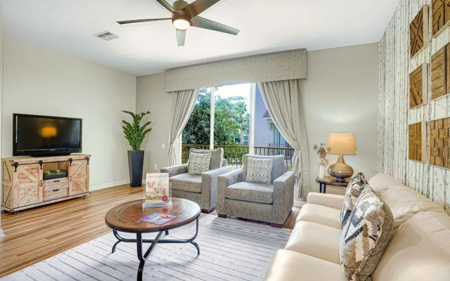 Spacious Townhome W/patio & Garage! Sleeps10