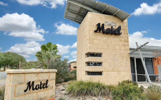 Strath Motel