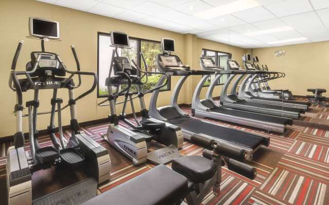 Super 8 by Wyndham Dallas Love Field Airport