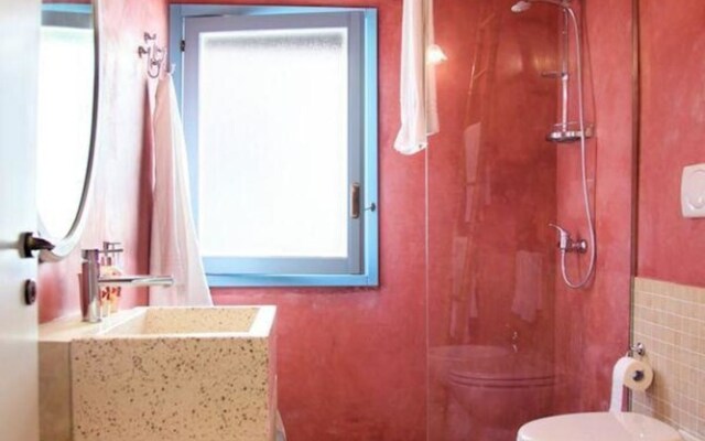 The Courtyard - Rosa