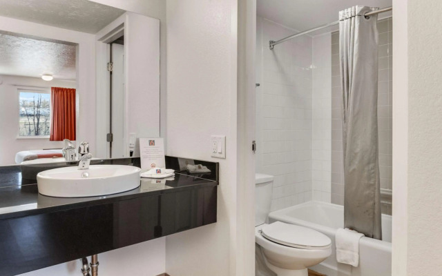 Motel 6 Youngstown, OH