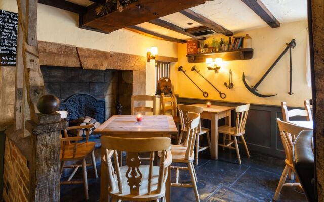 The Half Moon Inn & Country Lodge Mudford