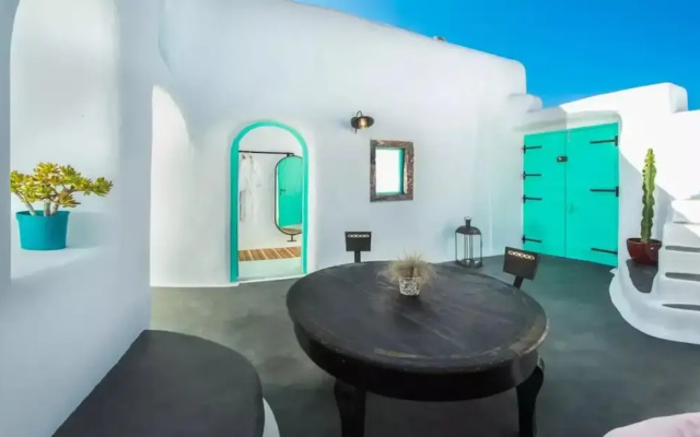 Two Bedroom Villa With Private Indoor Cave Pool