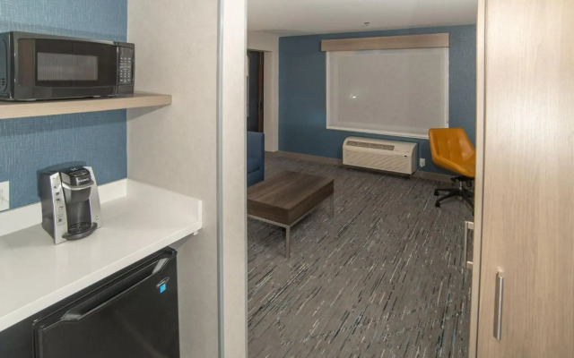 Holiday Inn Express & Suites Moose Jaw, an IHG Hotel