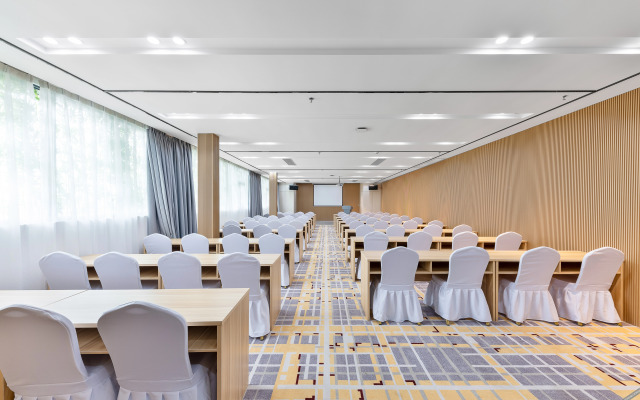 Lavande Hotel (Dongguan Dalang Huawei Songshan Lake Vientiane Hui Branch)
