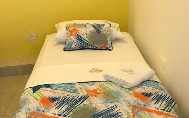 Hostal 1811 - Hostel