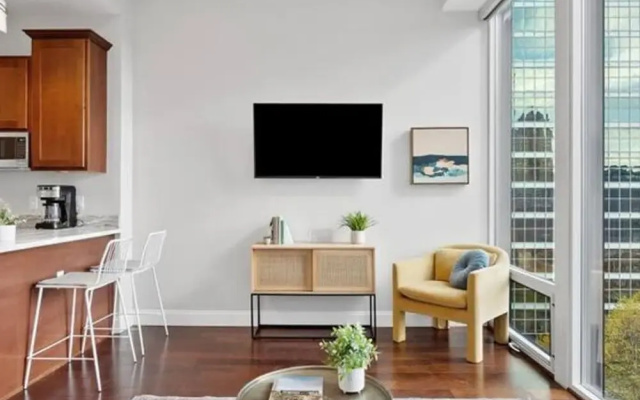 Cozysuites Modern 1BR PPG Paints Arena Pitts