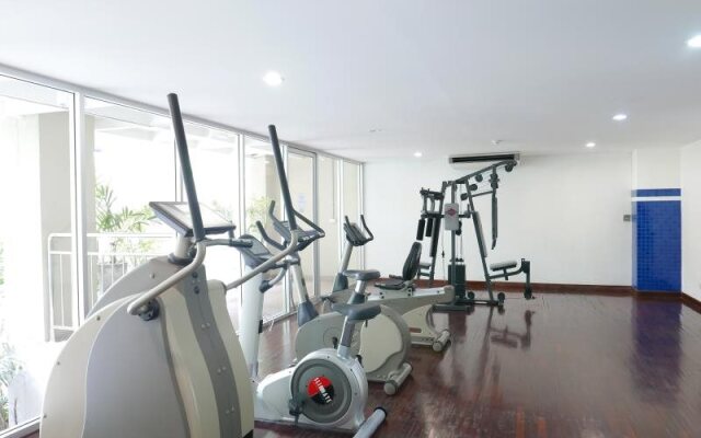 Twin Peaks Sukhumvit Suites