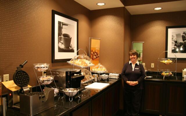 Hampton Inn & Suites Detroit / Airport - Romulus