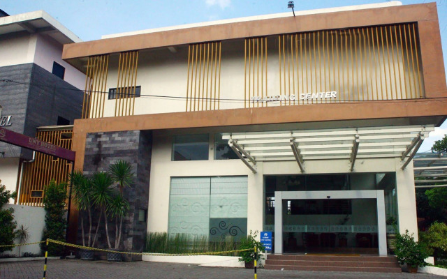 NIDA Rooms Colombo Komplek Karang Marang