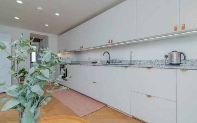 Charming 3br Home in East London W/Terrace