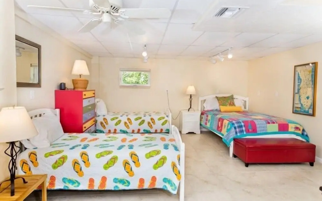 Baybarlyn 4 Bedroom Home by RedAwning