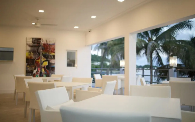 LA Vue Boutique Hotel & Beach Club