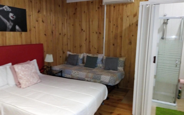 Metro Casa Música Apartments and Rooms