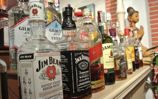 Karon Sunshine Guesthouse & Bar