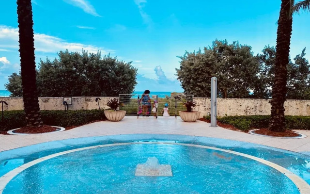 Carillon Miami Beach Private Suites