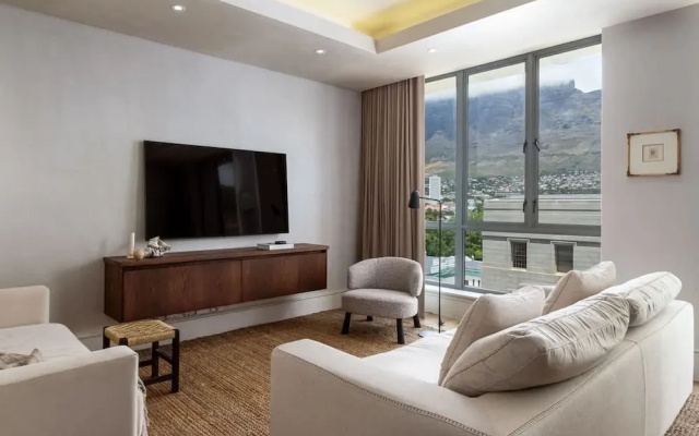Art Apartment I - Table Mountain View Pool Nomad