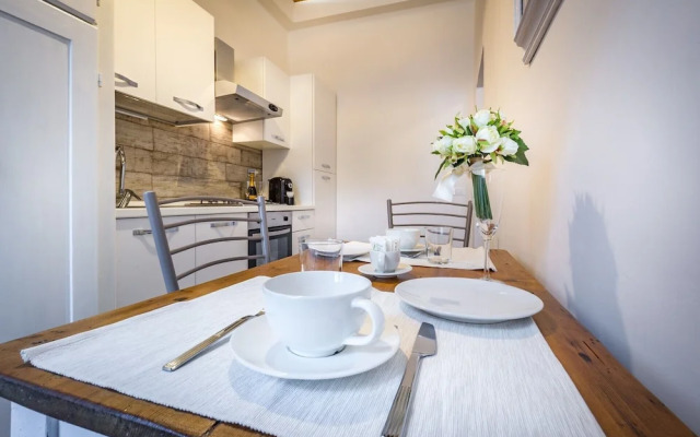 Arno Apartment B by Mmega