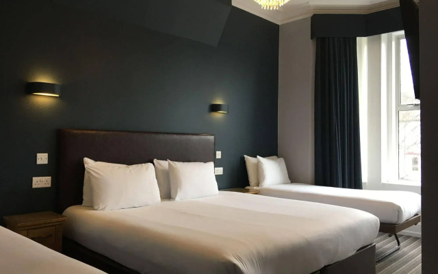 Applewood Hotel