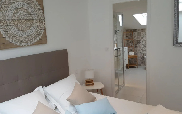 Castel Bayeux Guesthouse