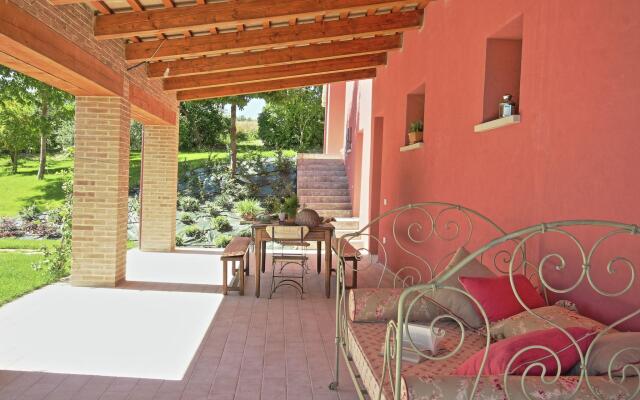 Modern Villa in Fossombrone with Swimming Pool