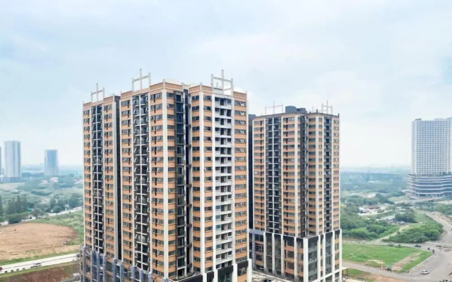 Warm And Cozy 2Br Meikarta Apartment